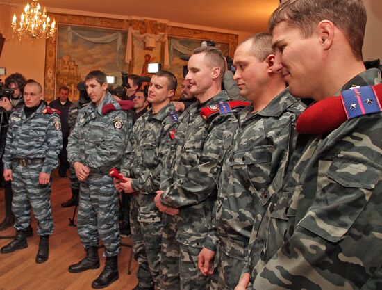 Девять бойцов "Беркута" получили паспорта России в Крыму