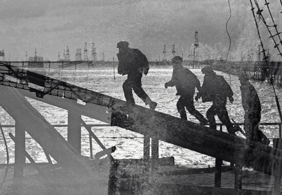 БУРОВАЯ КАСПИЙСКОЕ МОРЕ