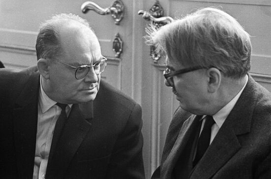 ИЛЬИЧЕВ ЛЕОНОВ