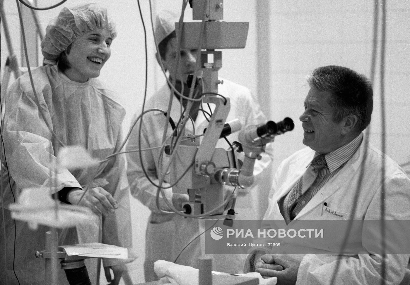 Мартин Кемпф и Святослав Федоров в НИИ микрохирургии глаза