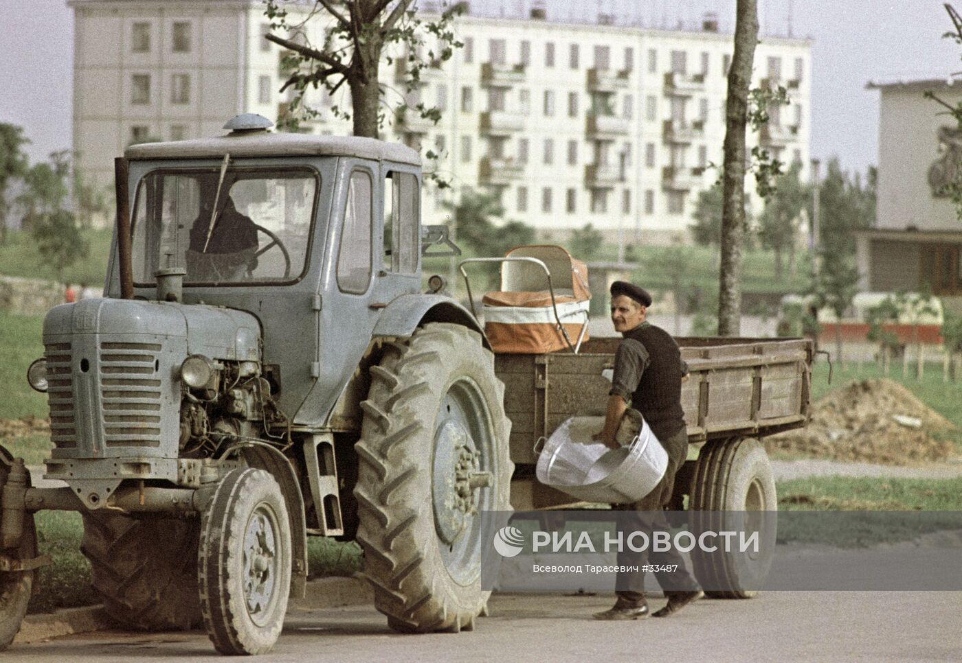 ТРАКТОР КОЛЯСКА МОЛОДОЙ ПАПА