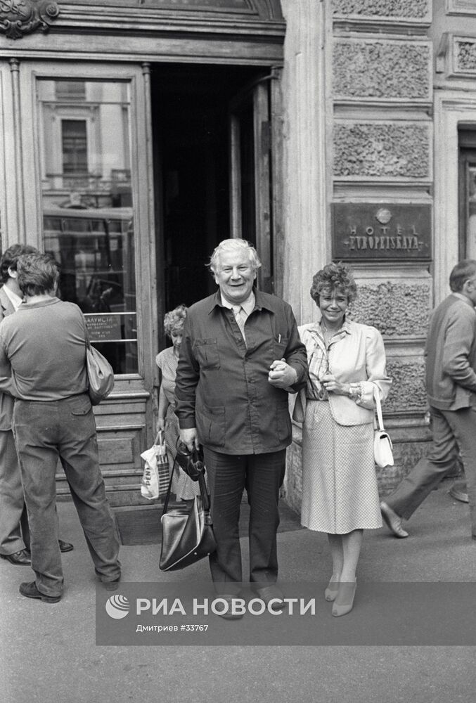 УСТИНОВ АКТЕР ДРАМАТУРГ РЕЖИССЕР ЛЕНИНГРАД