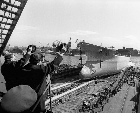 РУДОВОЗ СПУСК НА ВОДУ