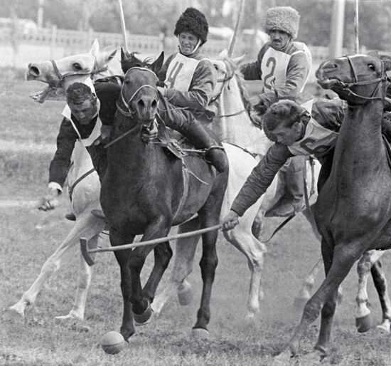 Конно-спортивный праздник на Киевском ипподроме