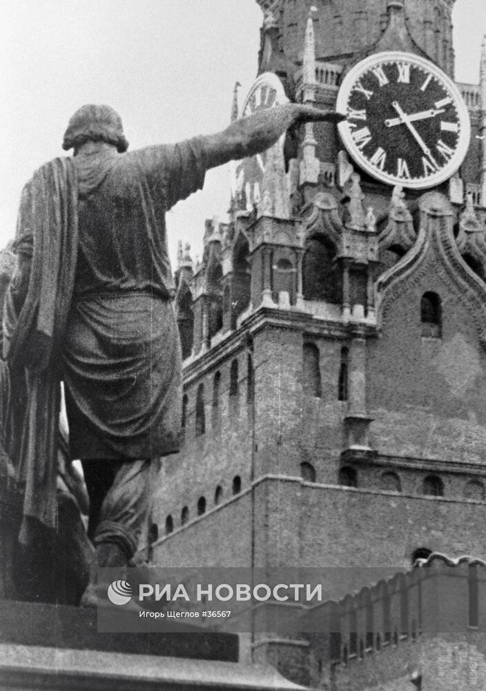 ПАМЯТНИК МИНИН ПОЖАРСКИЙ СПАССКАЯ БАШНЯ
