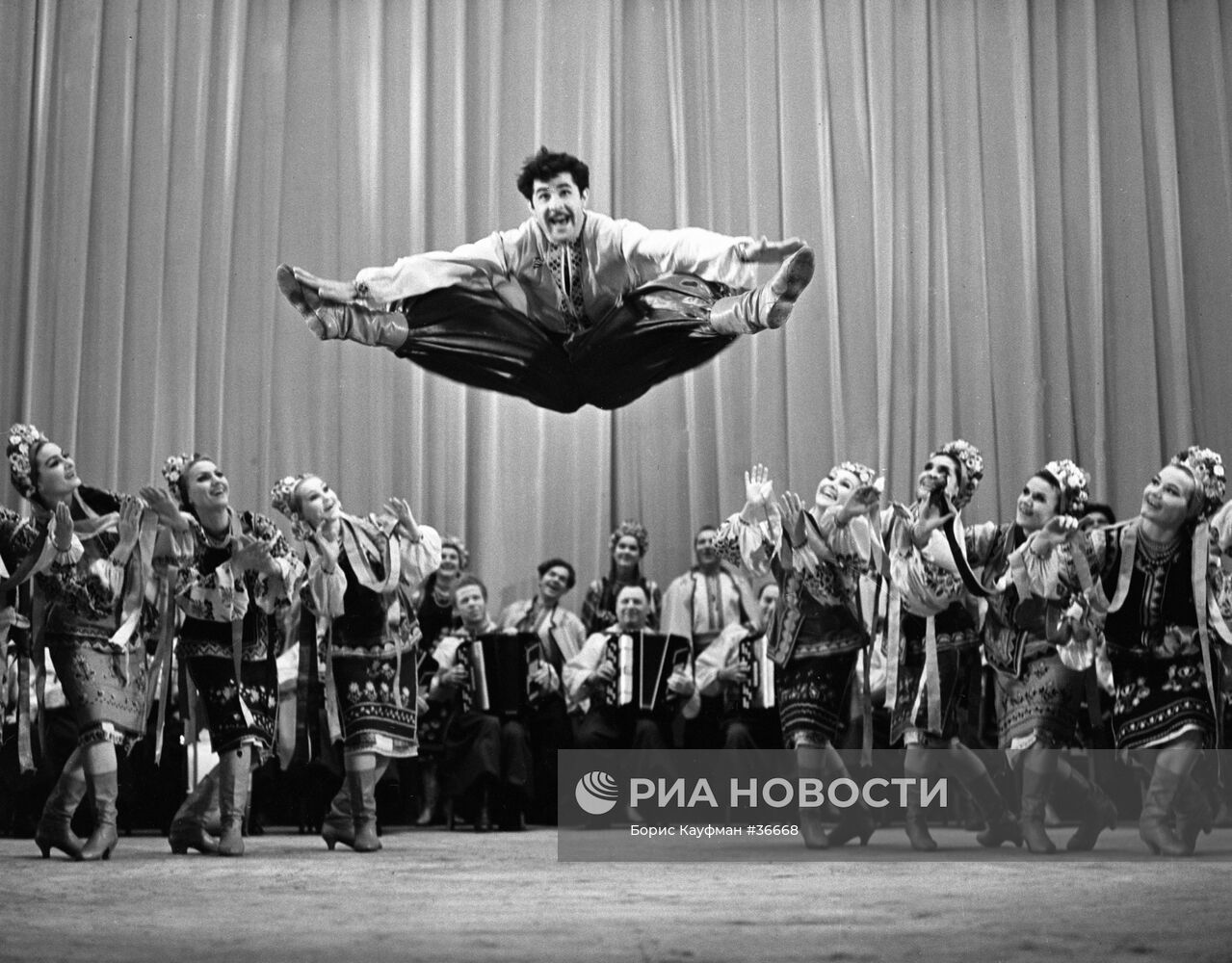 АНСАМБЛЬ ВЕРЕВКИ "ГОПАК"