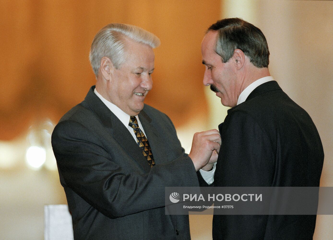 Борис Ельцин, Рамазан Абдулатипов