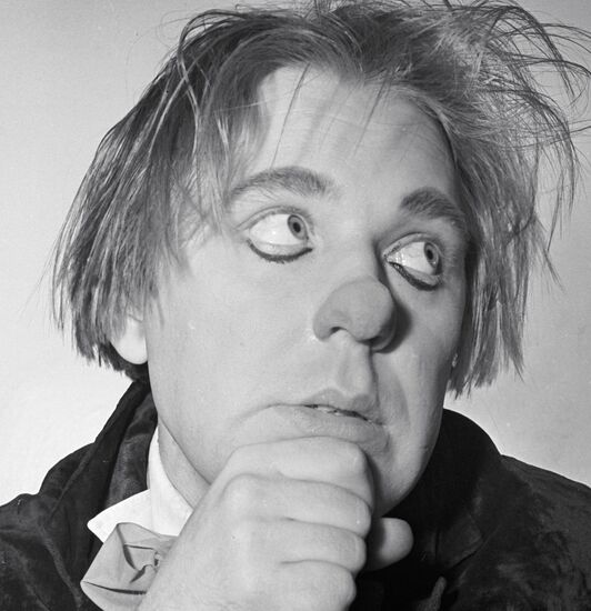 АРТИСТ ПОПОВ ЦИРК