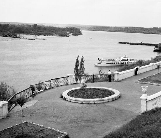 НАБЕРЕЖНАЯ РЕКА