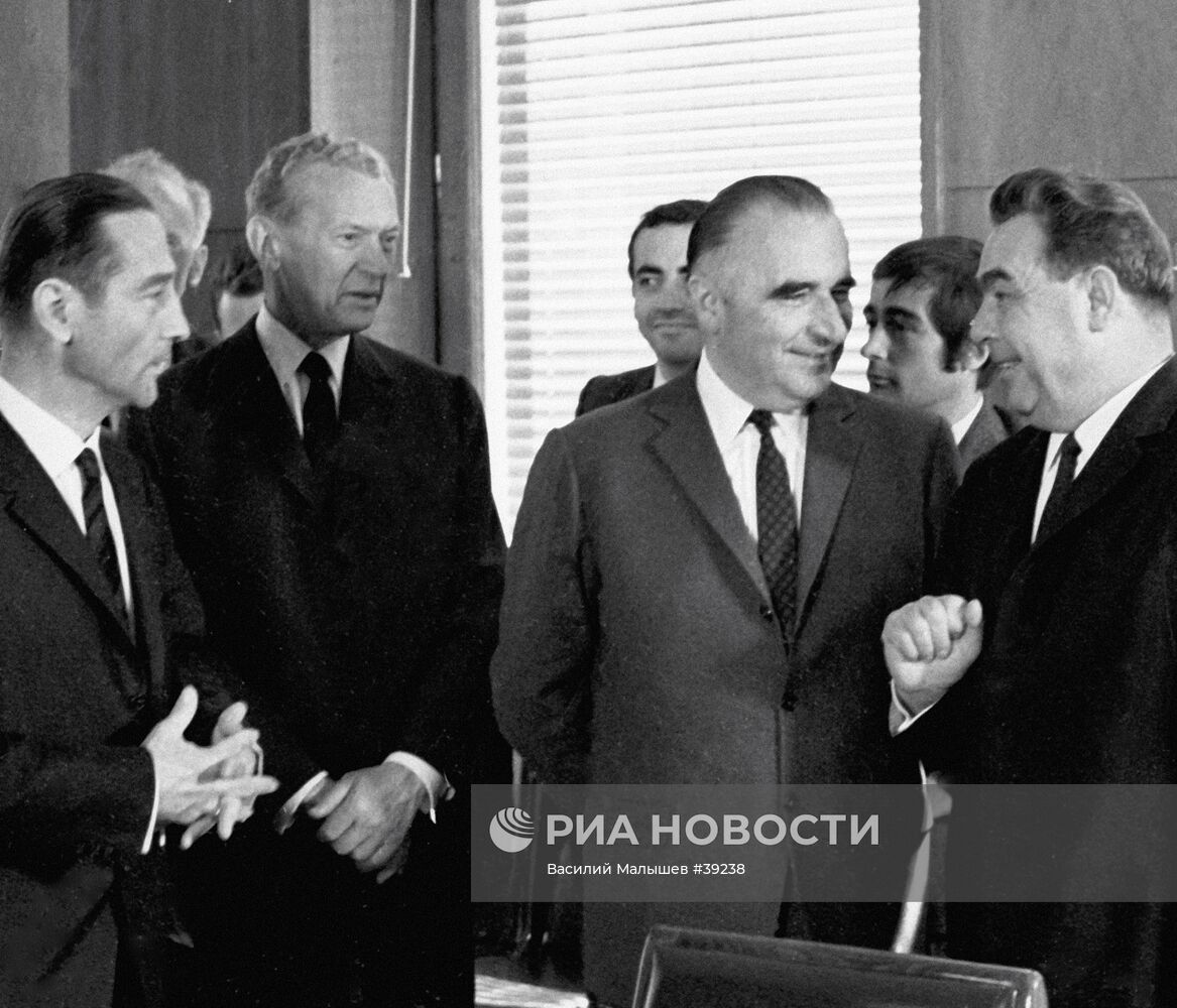 БРЕЖНЕВ ПОМПИДУ