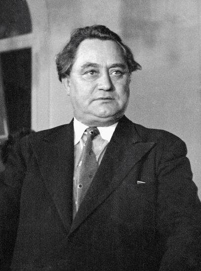 ДИМИТРОВ VI КОНГРЕСС КОММУНИСТИЧЕСКОГО ИНТЕРНАЦИОНАЛА МОЛОДЕЖИ