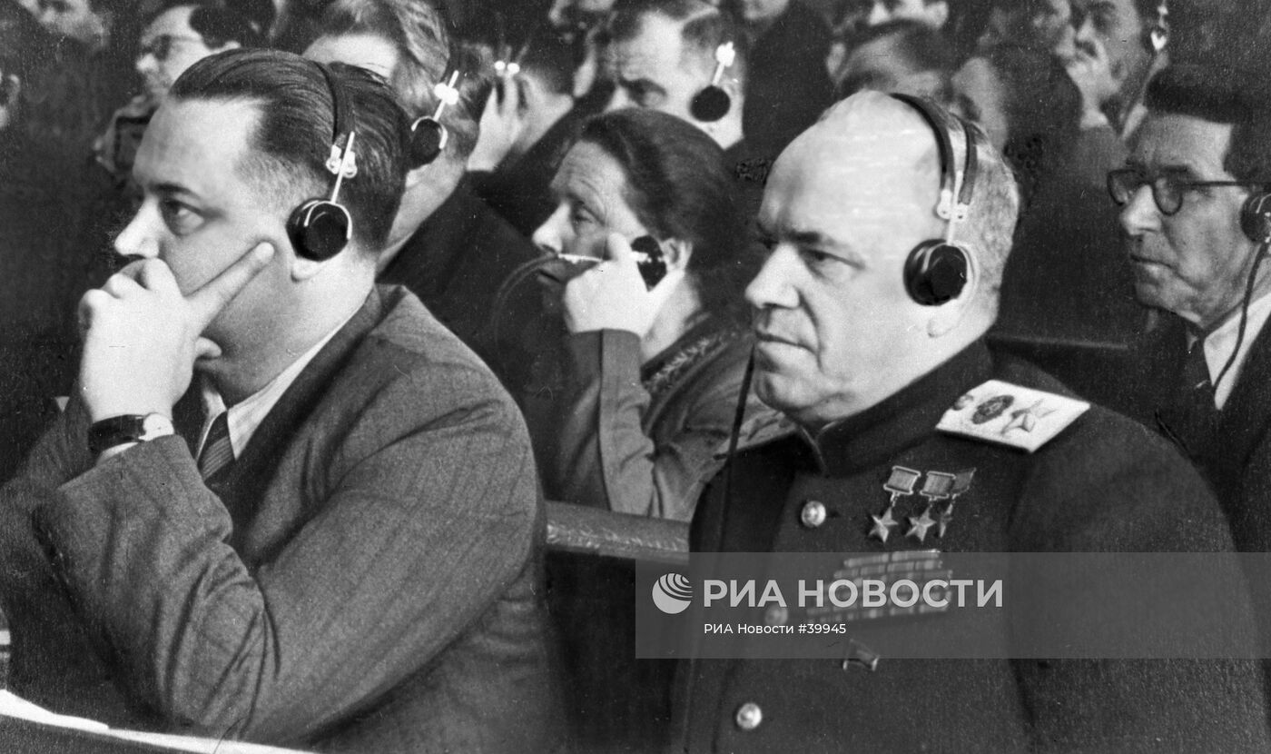 Георгий Жуков (справа) на сессии Верховного Совета СССР