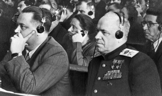 Георгий Жуков (справа) на сессии Верховного Совета СССР