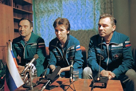 Космонавты А.Викторенко, Е.Кондакова и В.Поляков