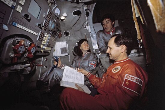 Советско-английский космический экипаж