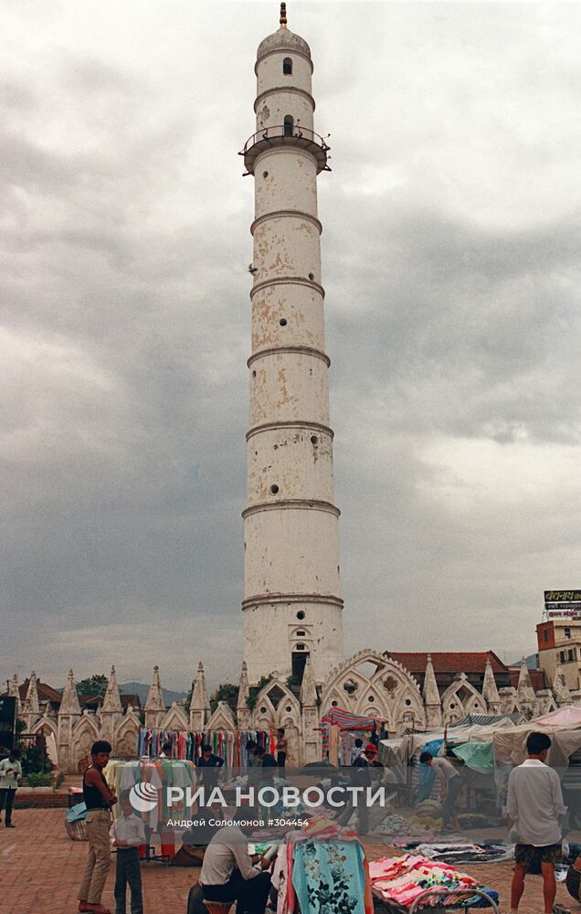 Обзорная башня в столице Непала Катманду