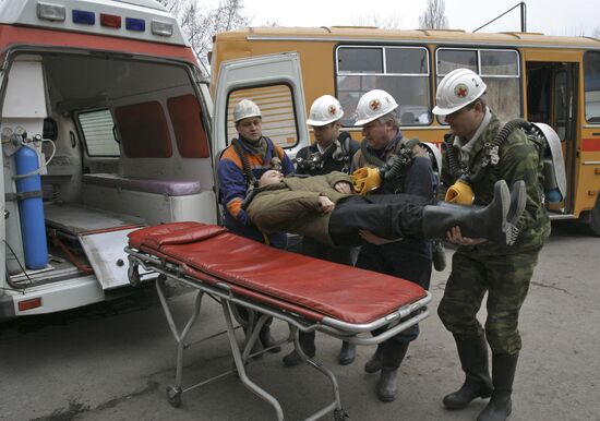 Тренировка отряда горноспасателей