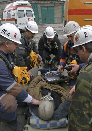 Тренировка отряда горноспасателей