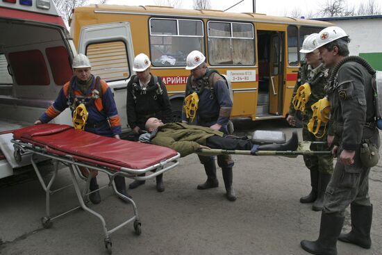 Тренировка отряда горноспасателей