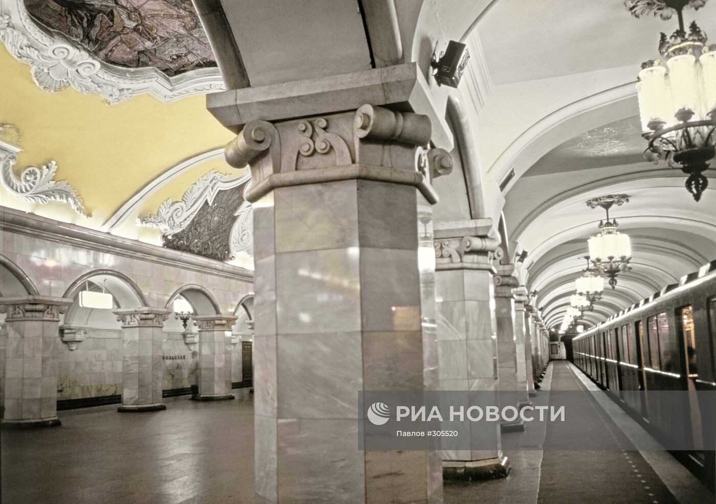 Станция метро "Комсомольская" (кольцевая)