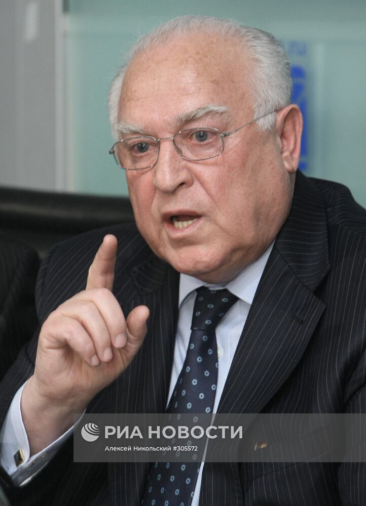 Чрезвычайный и полномочный посол РФ в Украине В. Черномырдин