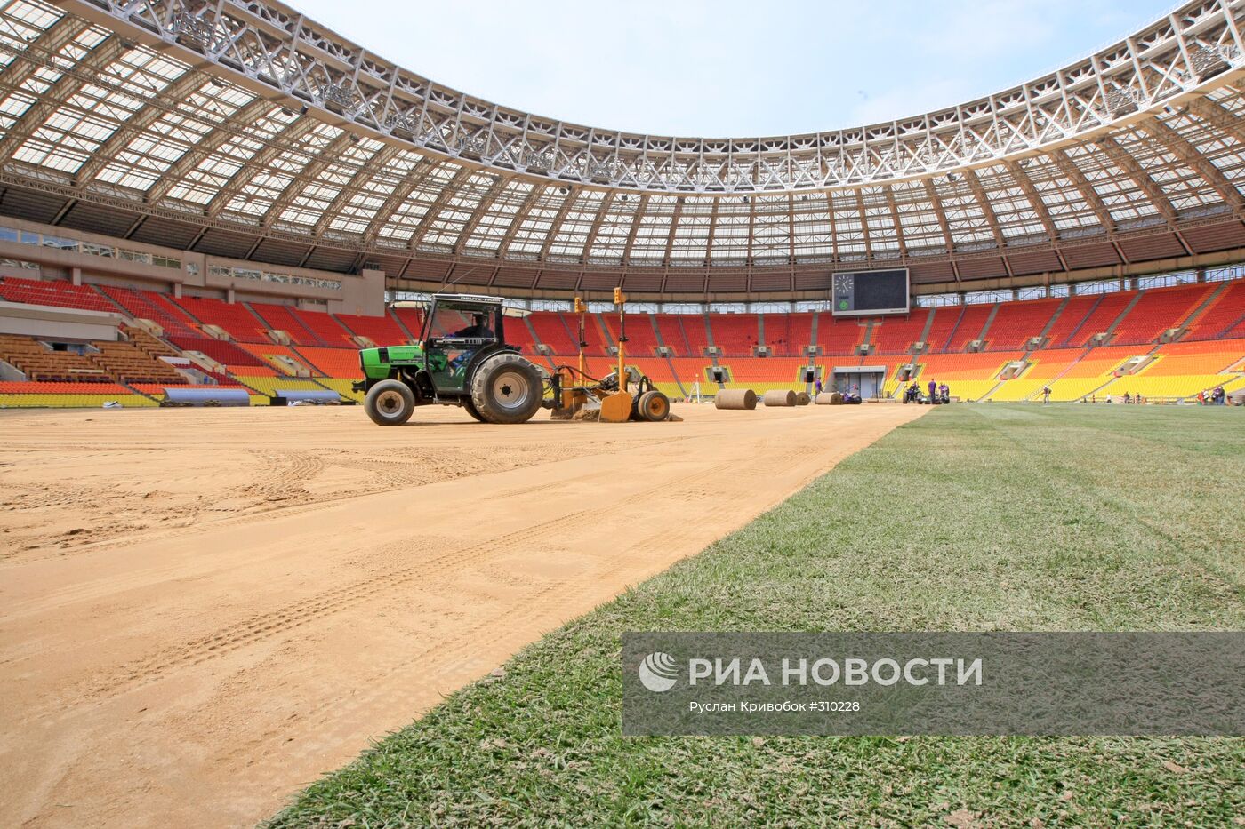 Укладка газона на стадионе "Лужники"
