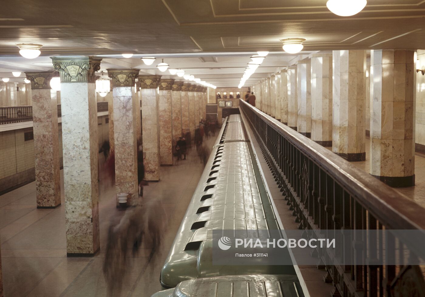 Станция метро "Комсомольская-радиальная"