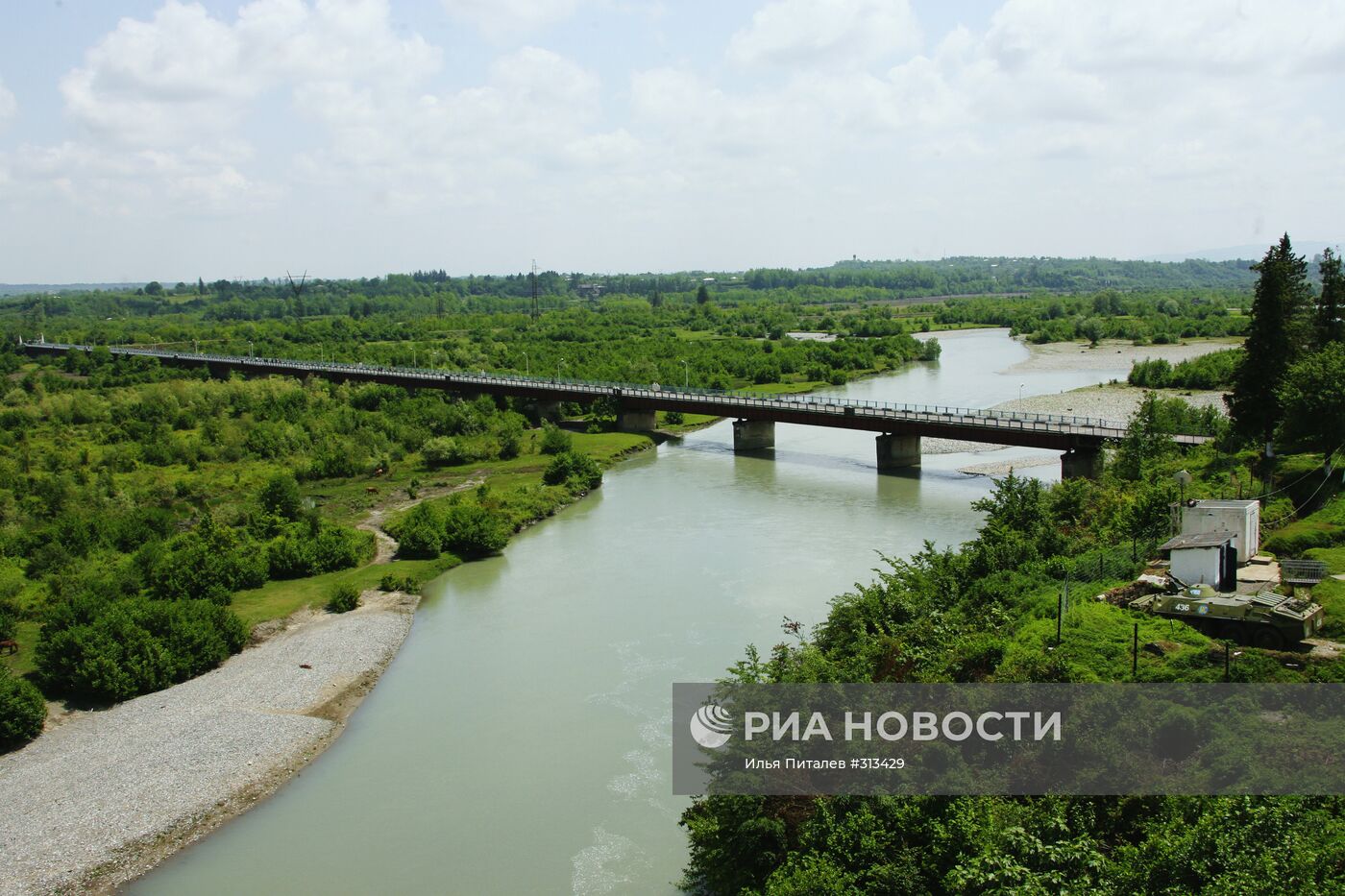 Мост на реке Ингури