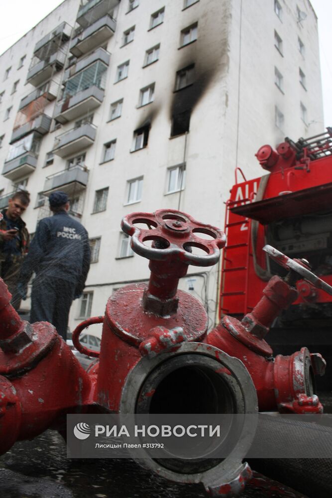 Взрыв и пожар в квартире жилого дома в Екатеринбурге
