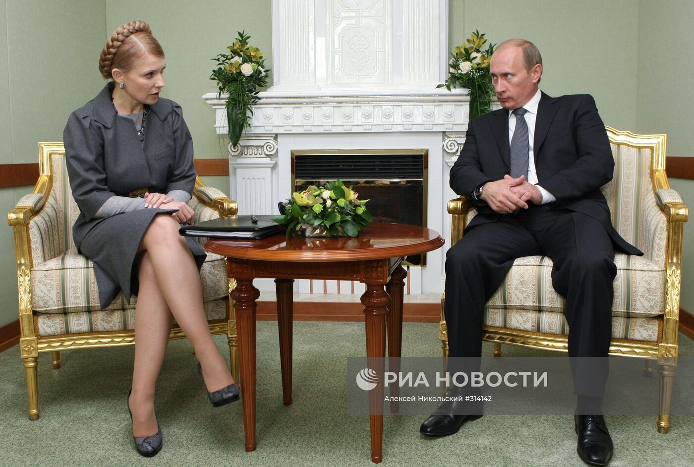 Премьер-министры России и Украины В. Путин и Ю.Тимошенко
