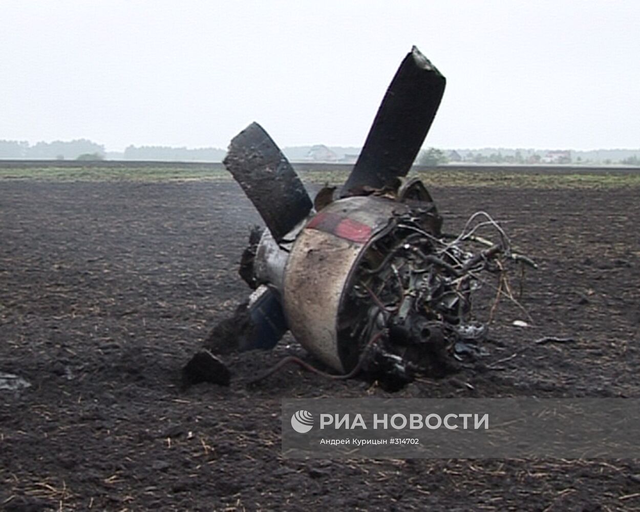 На месте катастрофы грузового самолета Ан-12