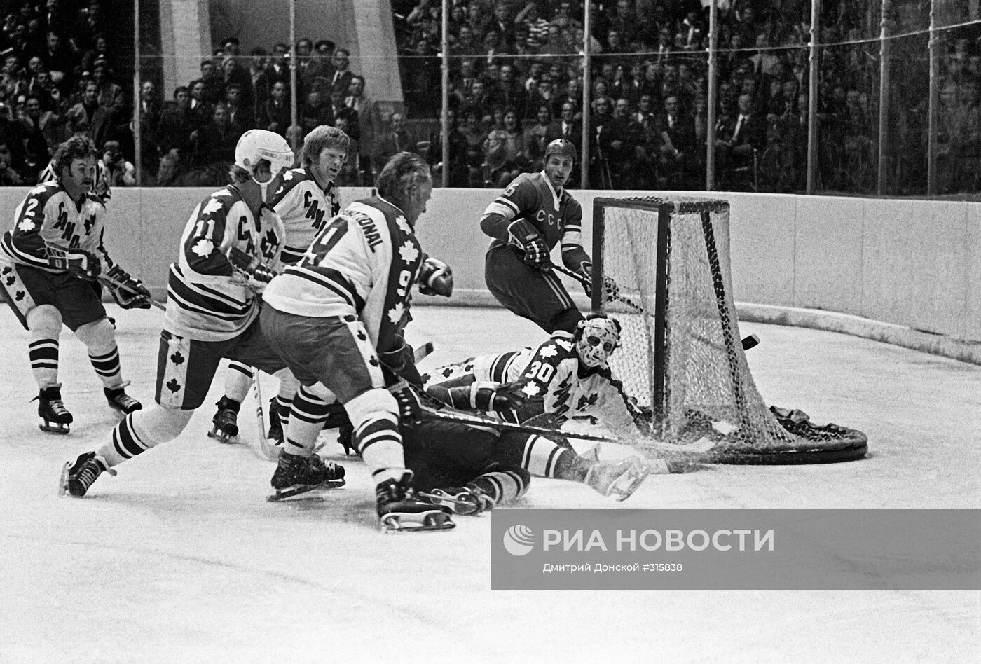Хоккейная игра сборных команд СССР и Канады