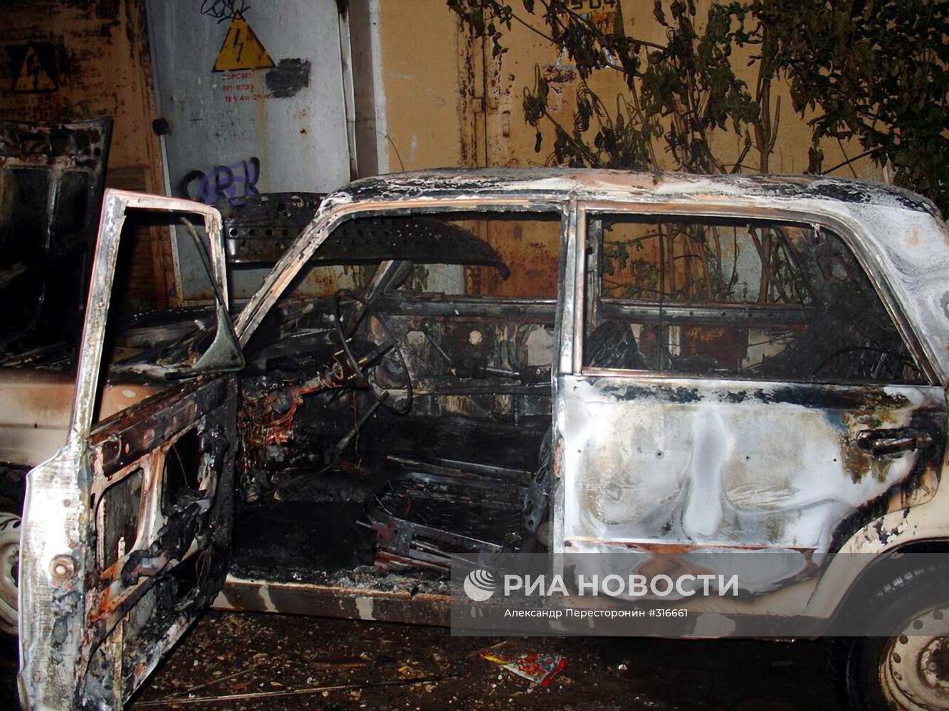 Сгоревший автомобиль в Перми