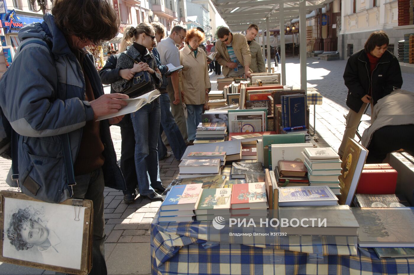 Продажа сувениров и книг на Старом Арбате