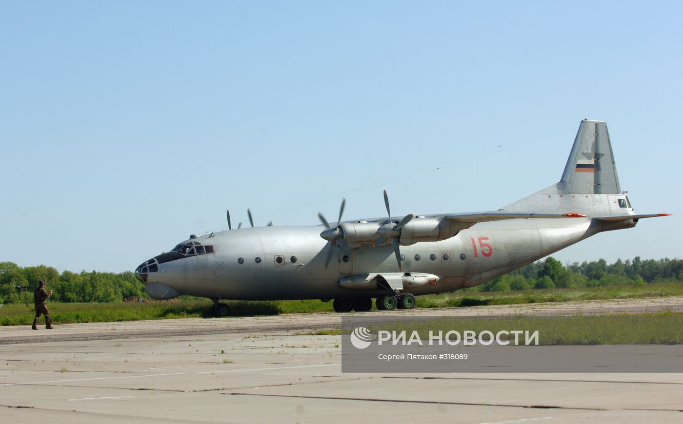 Военно-транспортный самолет Ан-12