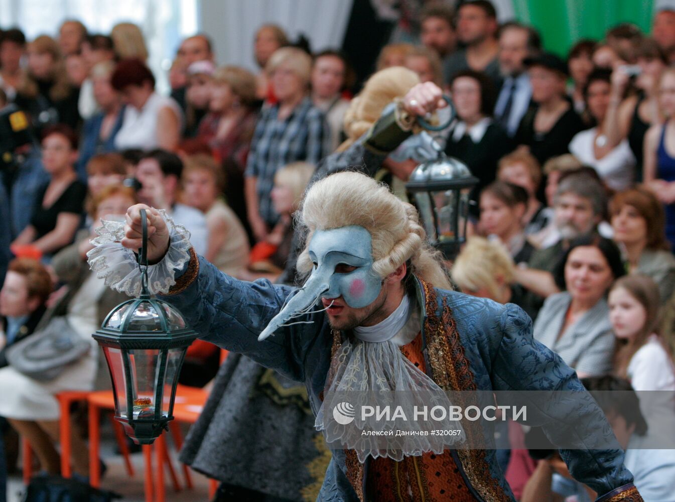 Театрализованный показ костюмов "Бал-маскарад" М.Шемякина