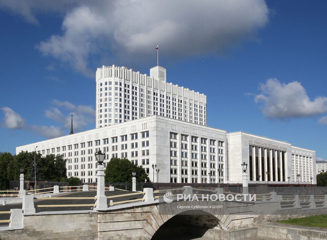 Дом правительства РФ на Краснопресненской набережной