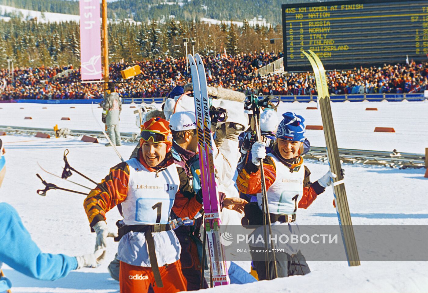 Лыжницы Л.Егорова и Л.Лазутина