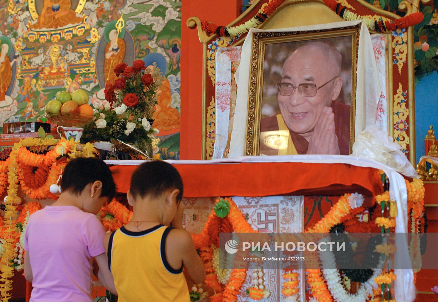 Буддисты отмечают День рождения Далай-ламы