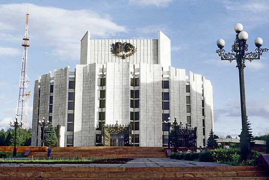 Здание театра в Челябинске