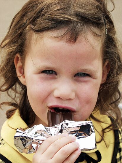 Девочка с шоколадом