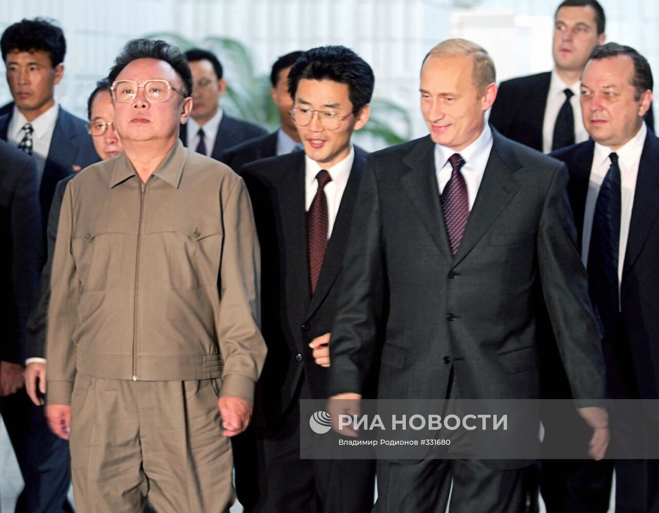 Президент РФ Владимир Путин и лидер КНДР Ким Чен Ир