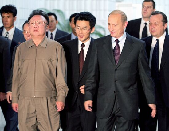 Президент РФ Владимир Путин и лидер КНДР Ким Чен Ир