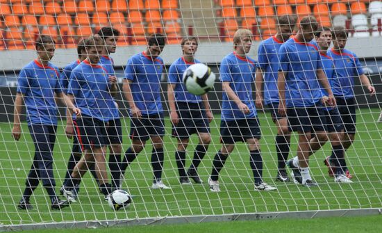 Сборная России по футболу готовится к матчу с голландцами