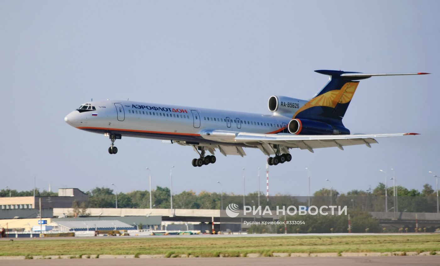 Самолет в аэропорту "Внуково-2"