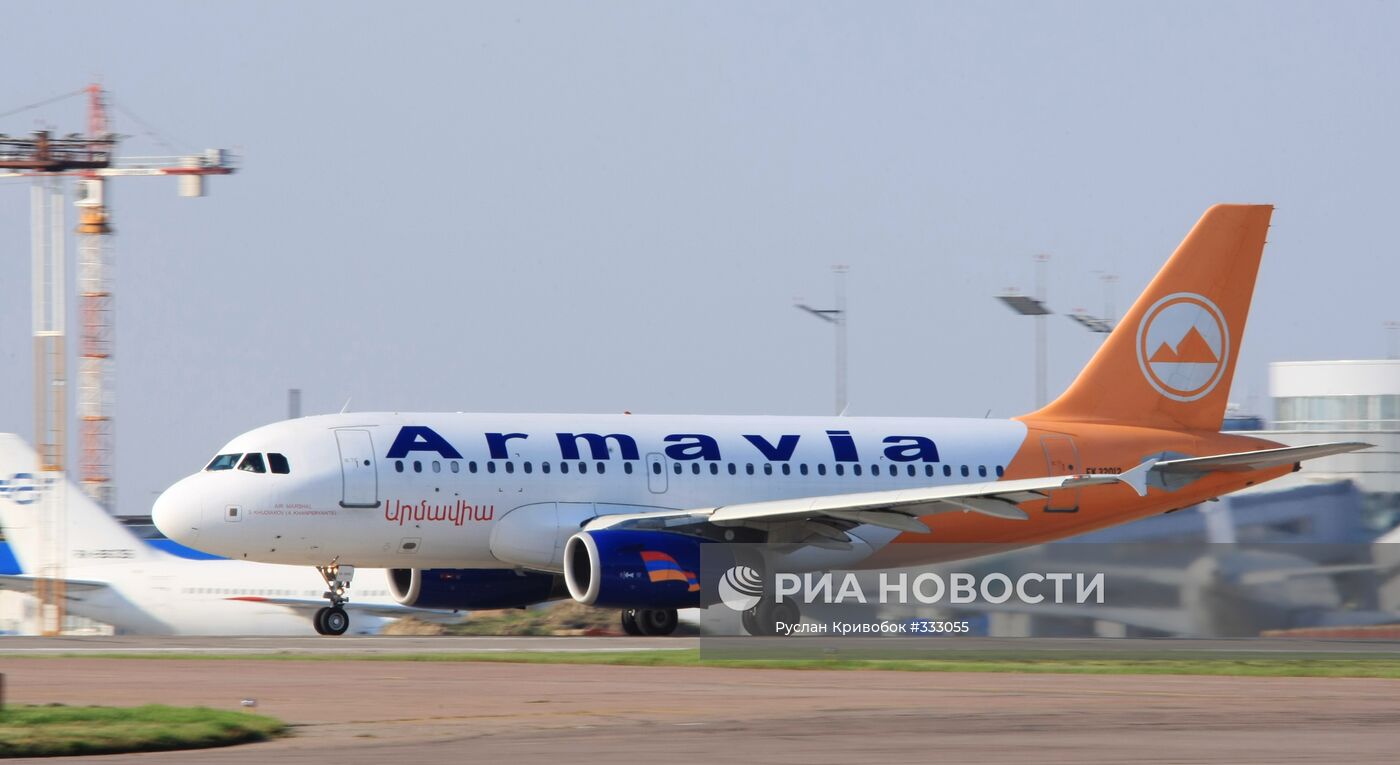 Самолет в аэропорту "Внуково-2"