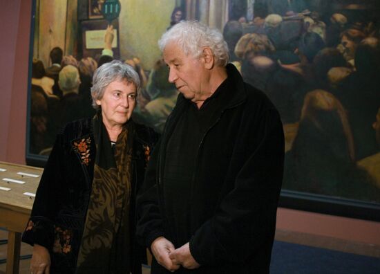 Выставка "Илья и Эмилия Кабаковы." готовится к открытию в Москве