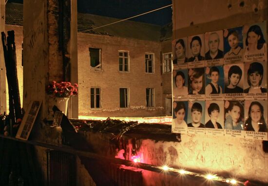 День памяти жертв теракта проходит в Беслане