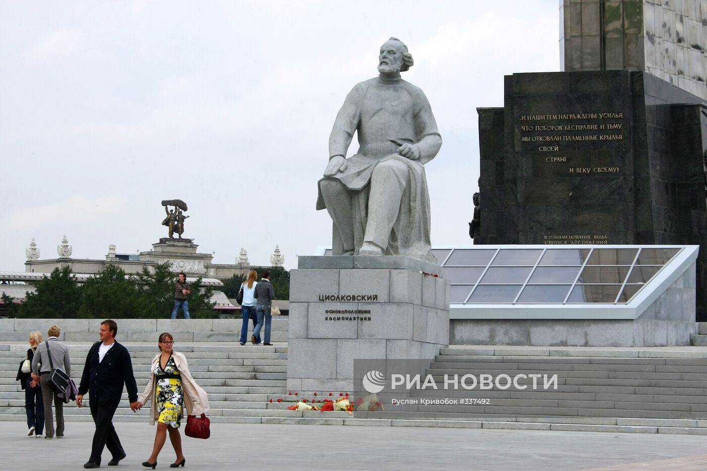 Открылась обновленная Аллея космонавтов