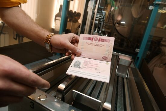 Изготовление миллионного биометрического паспорта